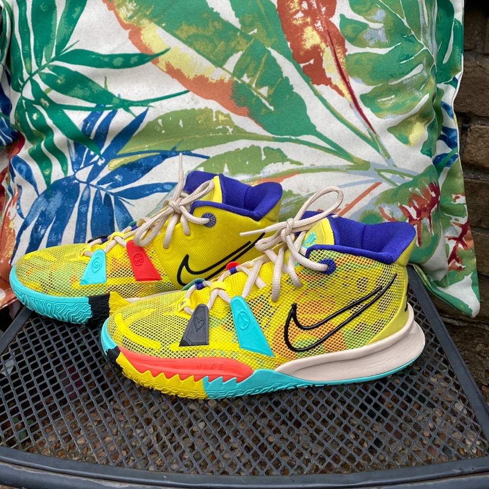 Nike Kyrie 7 Basketball shoes - 1 World People